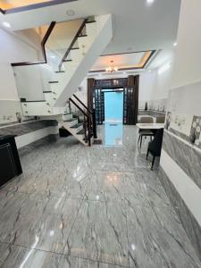 Nh.à Lô Góc 2 Tầng – H.xe Thông Lâm Văn Bền – Bên Hông Có Lộ Giới