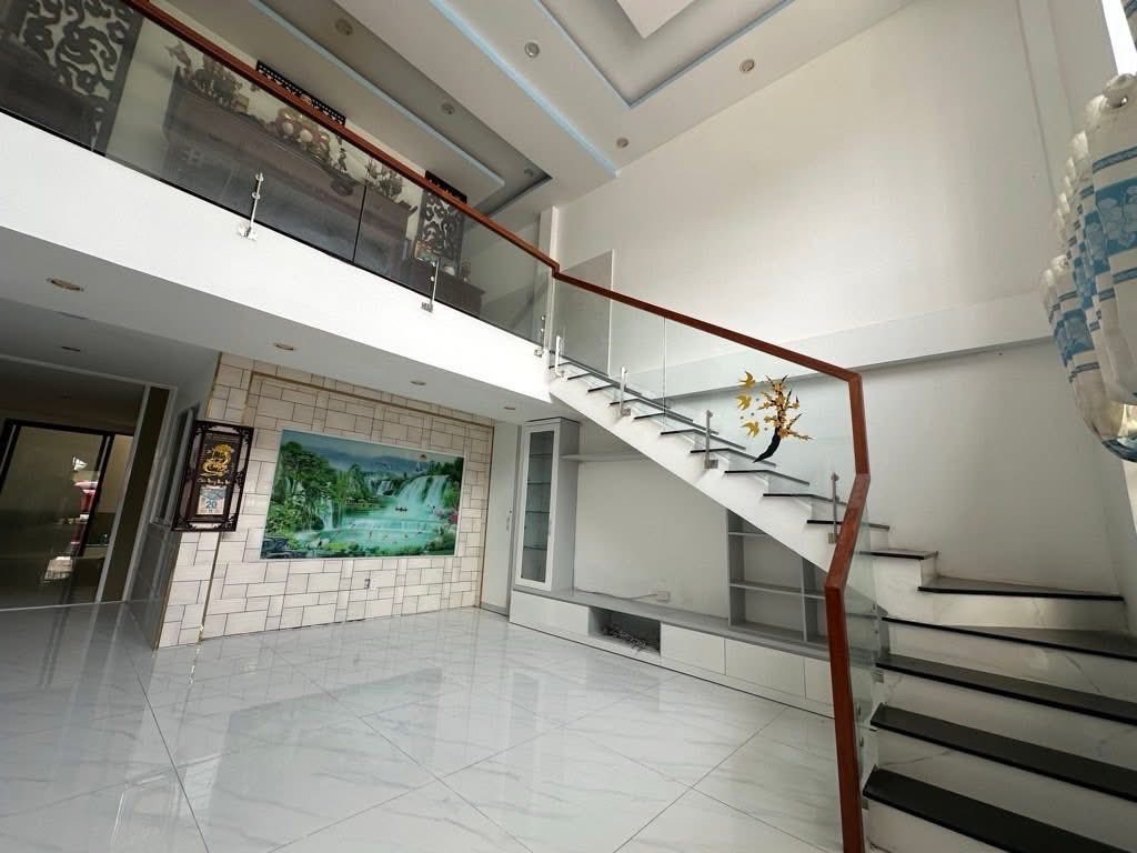 Bán nhà 5 tỷ, 86m2 nhà 3 tâng lh 0983741939