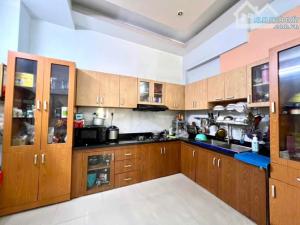 Bán Nhà Nguyễn hữu Thọ 40m2 3 tầng chỉ 6 tỷ lh 0983741939