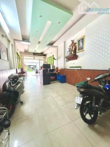 bán nhà đẹp đường rông khu cán bộ chỉ 5 tỷ lh 0983741939