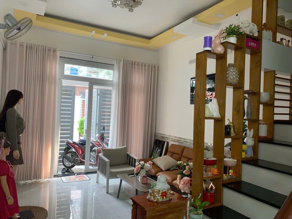 Nhà mới trong hẻm xe hơi tiện cho thuê