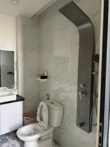 Nhà mới thủ Đức , hẻm xe hơi thông , tiện cho thuê