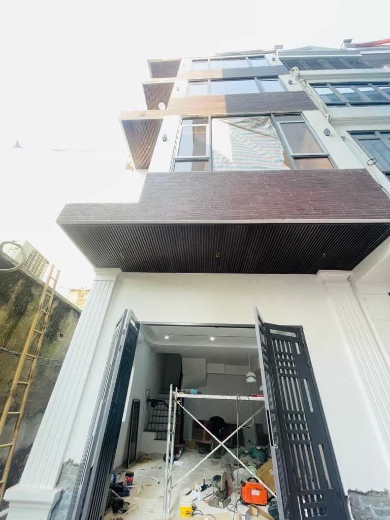 Quang Tiến Đại mỗ 11,2 tỷ lô goc số đỏ vuông đẹp ô tô đỗ cửa