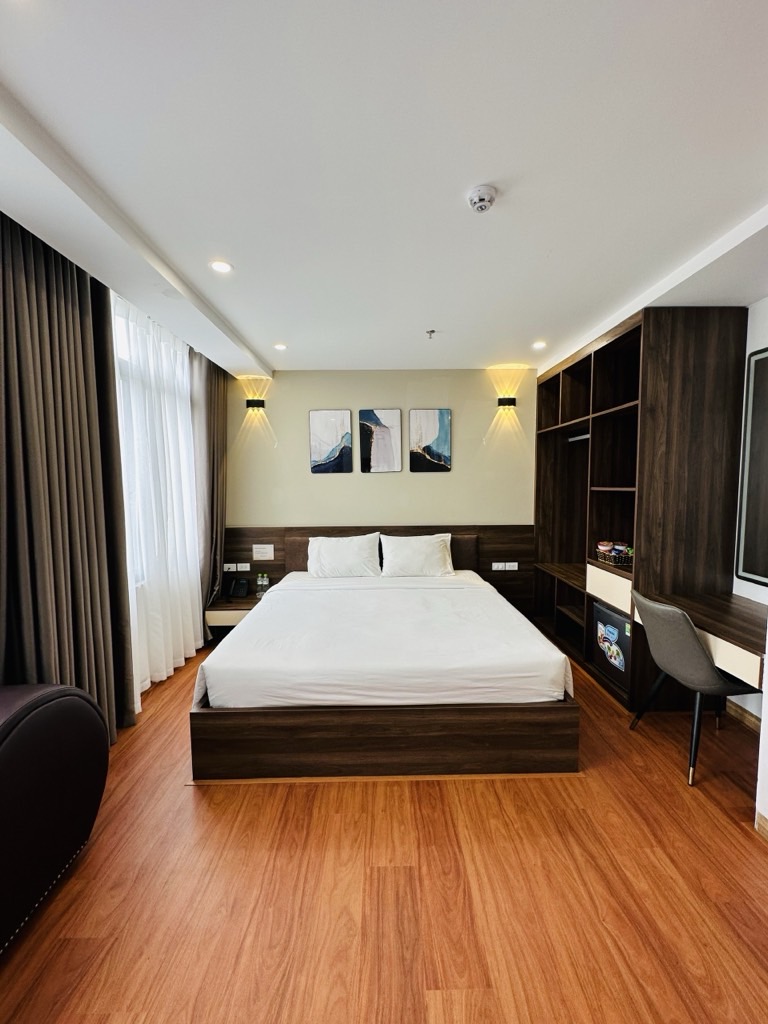 Bán Nhà Hồ Đền Lừ, 115m, 9 Tầng Thang Máy, View Hồ, Dòng Tiền 4 Tỷ/Năm, Giá 48 Tỷ