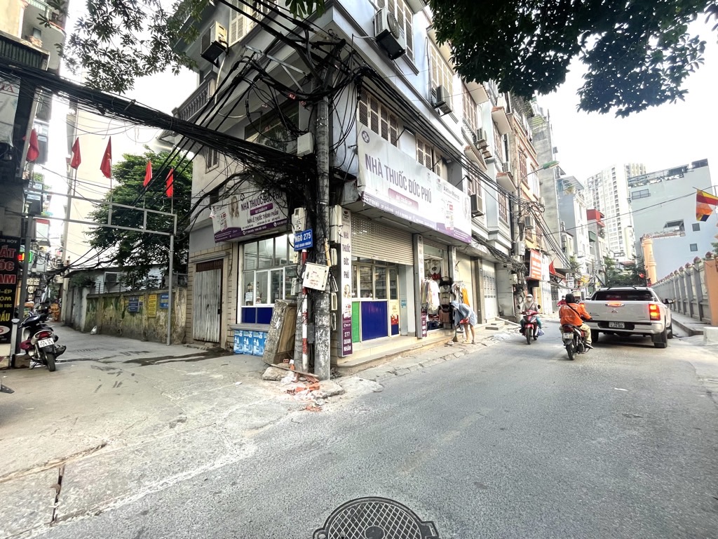 Bán Nhà Quan Nhân, 90m, 8 Tầng Thang Máy, Ngõ Thông Ô Tô Qua Nhà, 32 Phòng KK, Dòng Tieenf1.5 Tỷ/Năm, PCCC Đạt Chuẩn