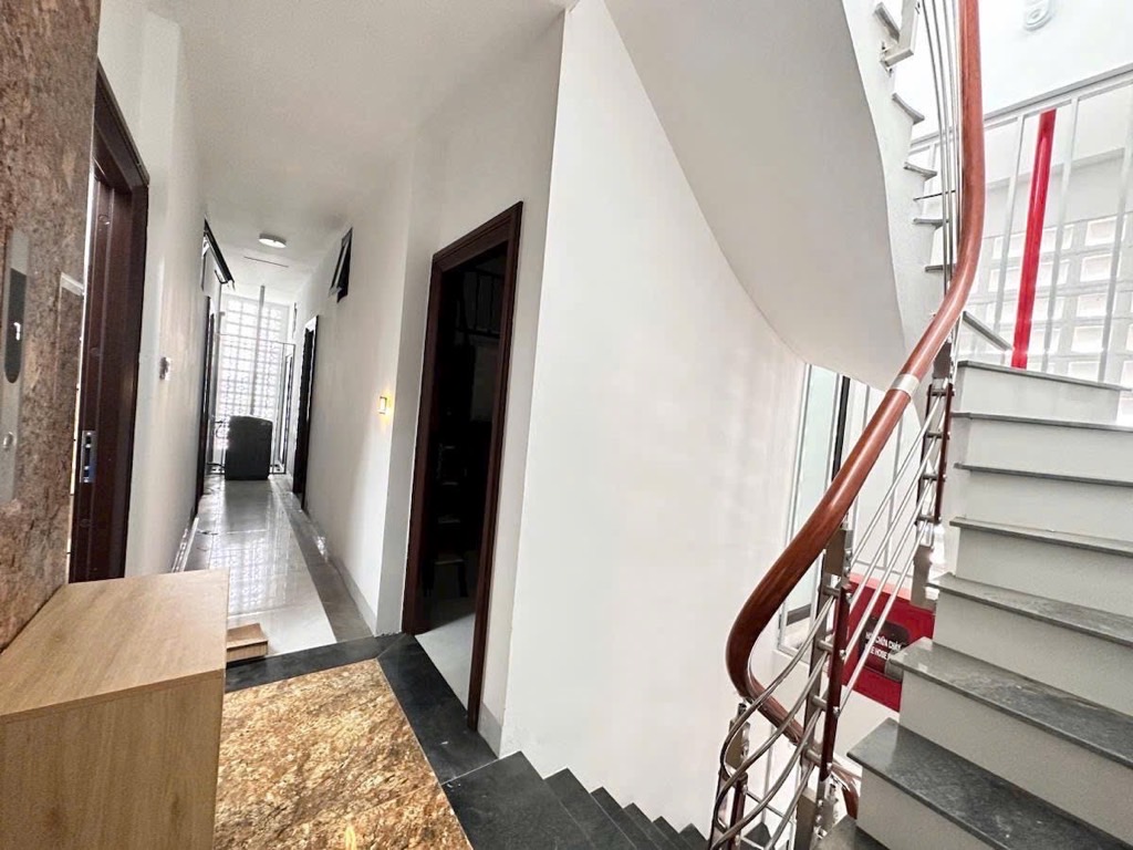 Bán Nhà Quan Nhân, 90m, 8 Tầng Thang Máy, Ngõ Thông Ô Tô Qua Nhà, 32 Phòng KK, Dòng Tieenf1.5 Tỷ/Năm, PCCC Đạt Chuẩn