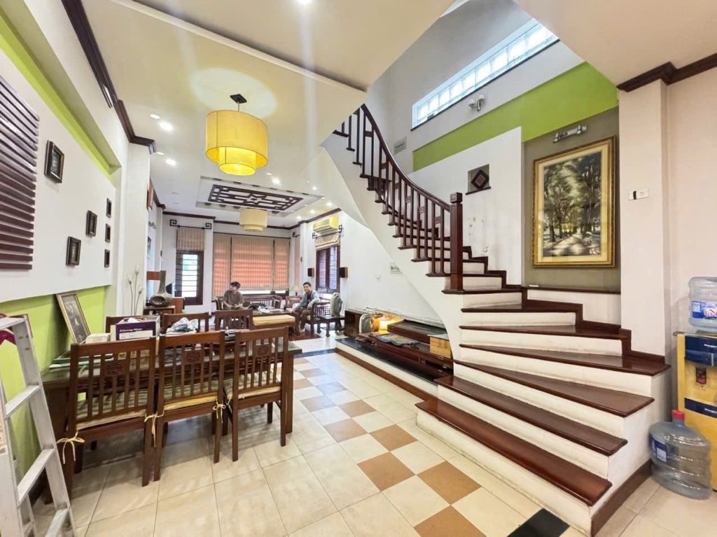 Bán Nhà Mặt Phố Bà Triệu, 80m, 5 Tầng, Lô Góc, Vỉa Hè Kinh Doanh, Giá Bán 76 Tỷ