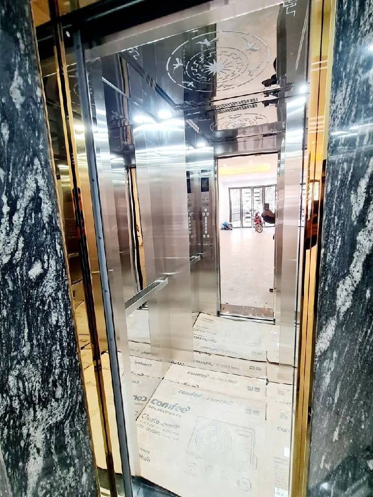 Bán Nhà Mặt Phố Nguyễn Văn Viên, 60m, & Tầng Thang Máy, Lô Góc 3 Thoáng, View Sông Hồng, 24 Tỷ