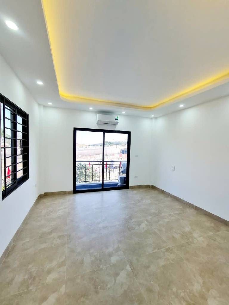 Bán Nhà Mặt Phố Nguyễn Văn Viên, 60m, & Tầng Thang Máy, Lô Góc 3 Thoáng, View Sông Hồng, 24 Tỷ