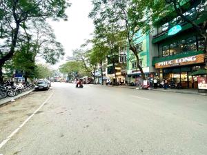 Bán Nhà Đẹp Mặt Phố Trần Đại Nghĩa, 130m, 4 Tầng Thang Máy, 2 Mặt Tiền, Vỉa Hè Kinh Doanh, Giá 106 Tỷ