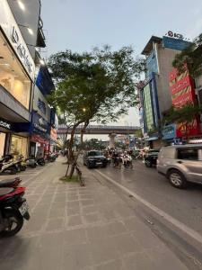 Bán Nhà Mặt Phố Thái Hà, 45m, 4 Tầng, Vỉa Hè Kinh Doanh Sầm Uất, Xe Hai Chiều, 48 Tỷ