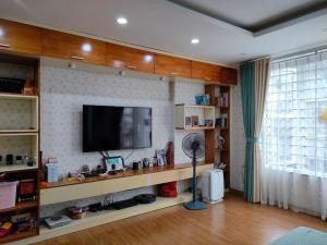 Bán nhà Bờ Sông -  Cầu Giấy 60 m2 5 tầng MT 4 m gần phố ngõ thông còn mới về ở ngay