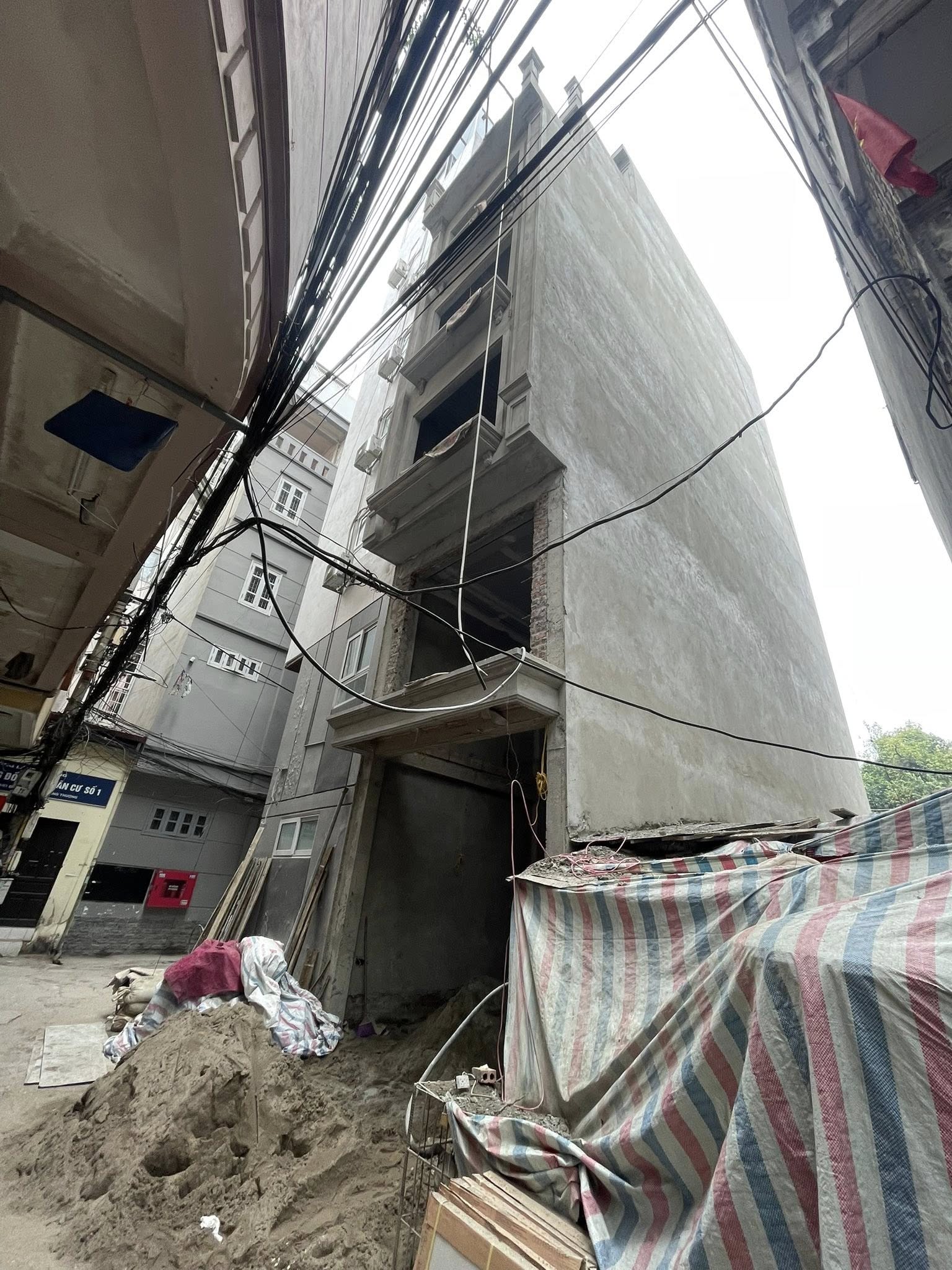 TRUNG TÂM QUẬN ĐỐNG ĐA  46m2 x 7 TẦNG THANG MÁY - 2 THOÁNG TRƯỚC SAU - Ô TÔ VÀO NHÀ