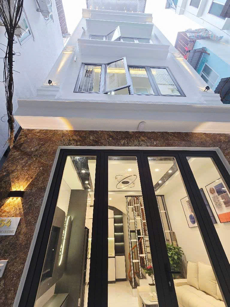 Bán nhà Đống Đa 27m2 x 5 Tầng x MT 4.2m - Nhà đẹp thoáng sáng - ngõ nông - Chỉ 7.6 Tỷ