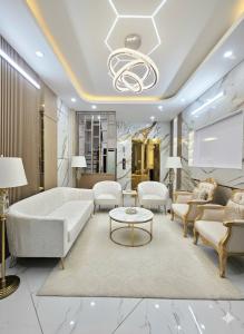 Bán nhà Trần Hữu Tước 38.5m2 x 7 Tầng thang máy full nội thất gần hồ - gần Ô tô