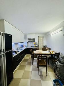 HƠN 5 TỶ-60M2 - NHÀ ĐẸP 2 TẦNG PHÚ VIÊN - LONG BIÊN- Ô TÔ- SỔ ĐỎ VUÔNG VẮN-FULL THỔ CƯ