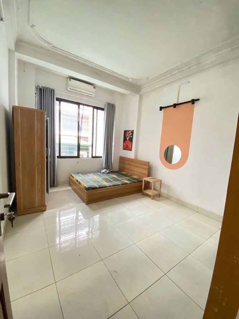 Nhà đẹp,vị trí đẹp Cát Linh,phân lô hai mặt ngõ, gần ô ô. Nhỉnh 12 tỷ