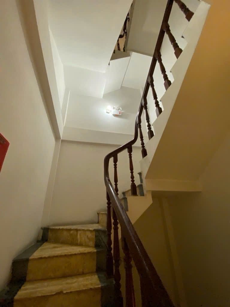 Nhà đẹp,vị trí đẹp Cát Linh,phân lô hai mặt ngõ, gần ô ô. Nhỉnh 12 tỷ