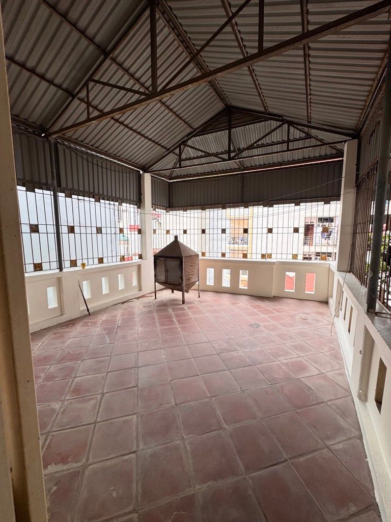 Đường Láng - Đống Đa-Mặt ngõ ô tô- Lô góc thoáng sáng 45m2-3 ngủ khép kín- 14.6 tỷ