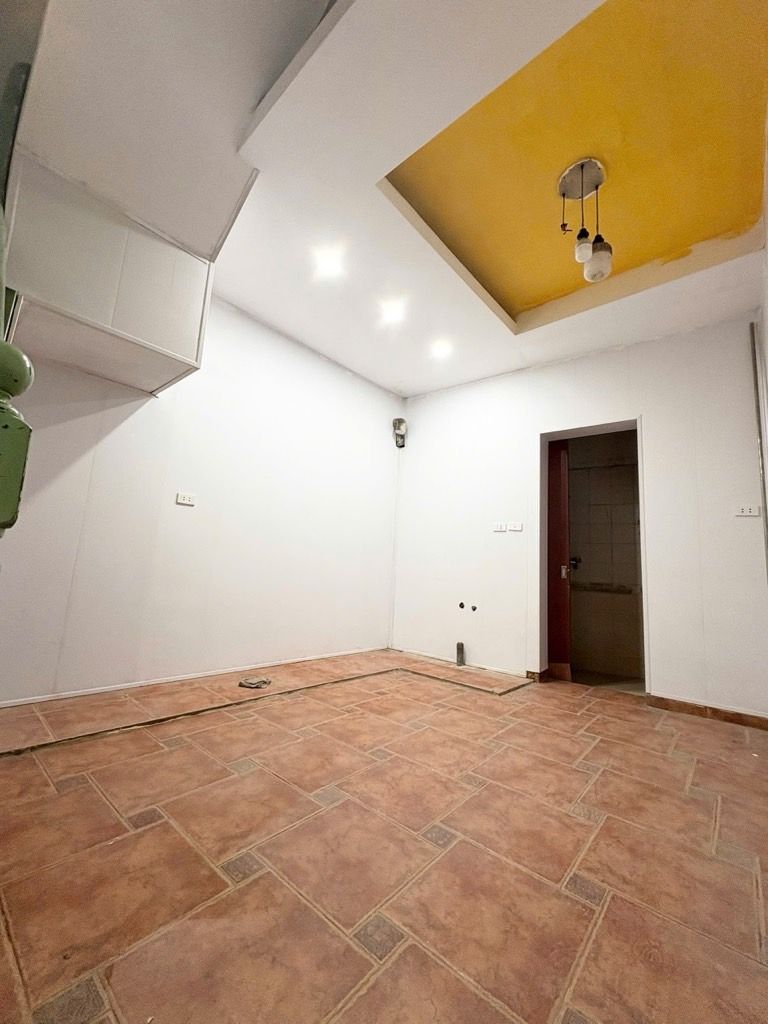 Bán nhà Trường Chinh- ô tô đỗ cửa - Ngõ thông kinh doanh-37m2-9.x tỷ