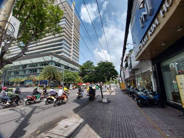 NHÀ HIẾM TRUNG TÂM QUẬN 3 – NGANG 6,6M - HẺM ÔTÔ VÀO NHÀ