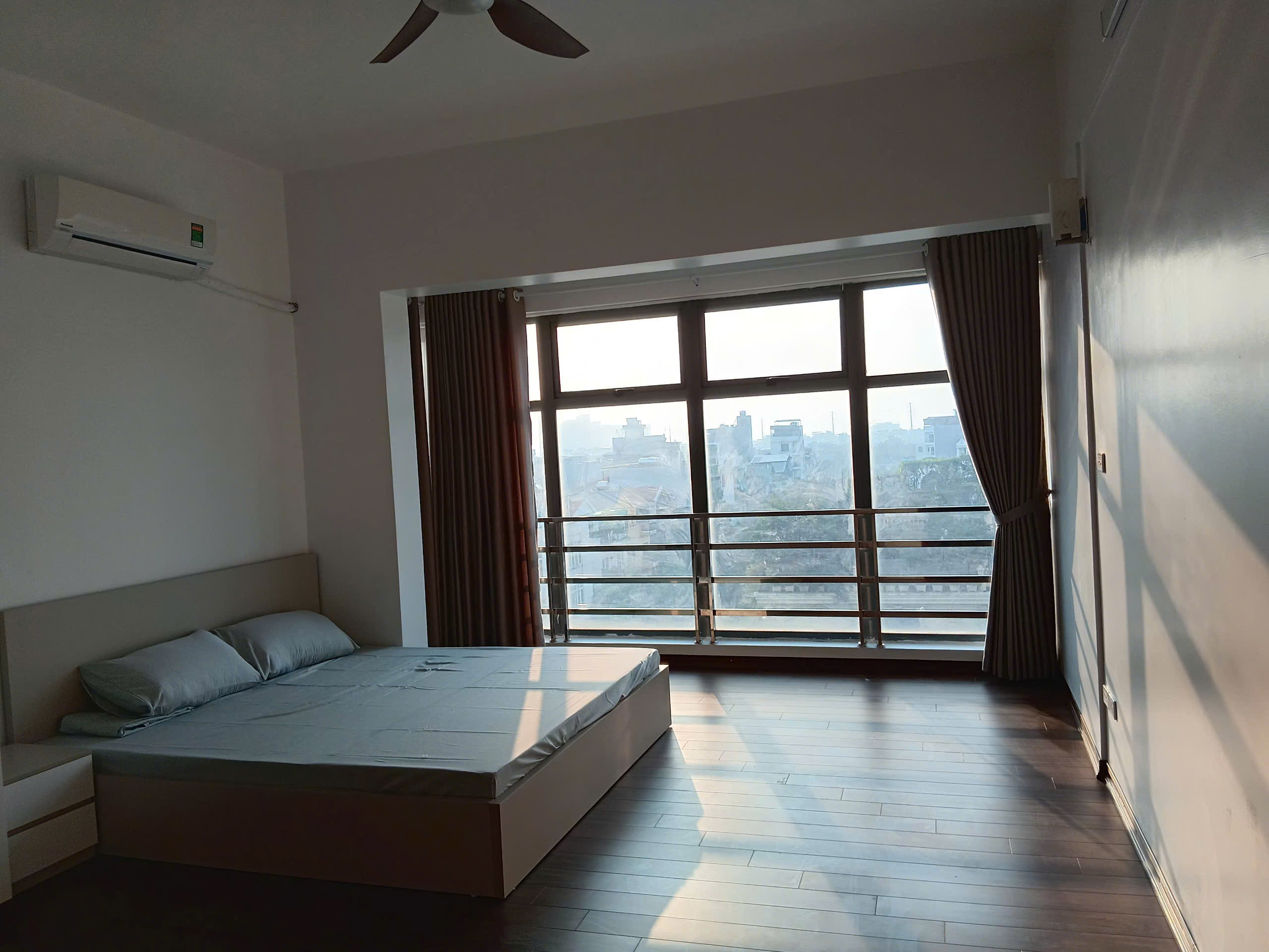 bán căn Hộ chung cư,tòa GOLDSILK . tại vạn phúc Hà Đông. DT 94m2