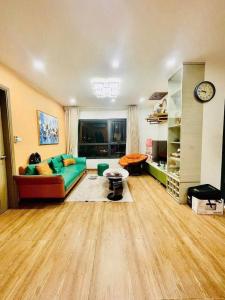 Chủ nhà cần bán căn Hộ chung cư,tòa SAMSORA . Tại đường Chu Văn An Hà Đông. DT 72m2 hơn 6 tỷ.