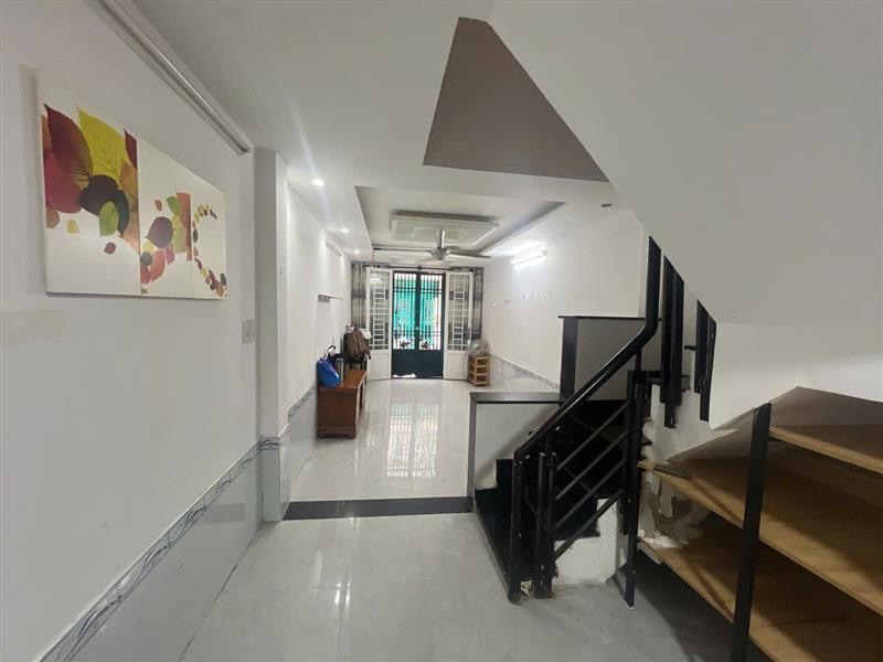 NHÀ BÁN GẤP NHÀ BÈ , HXH , GẦN MẶT TIỀN , SỔ ĐẦY ĐỦ , KDC ĐÔNG ĐÚC