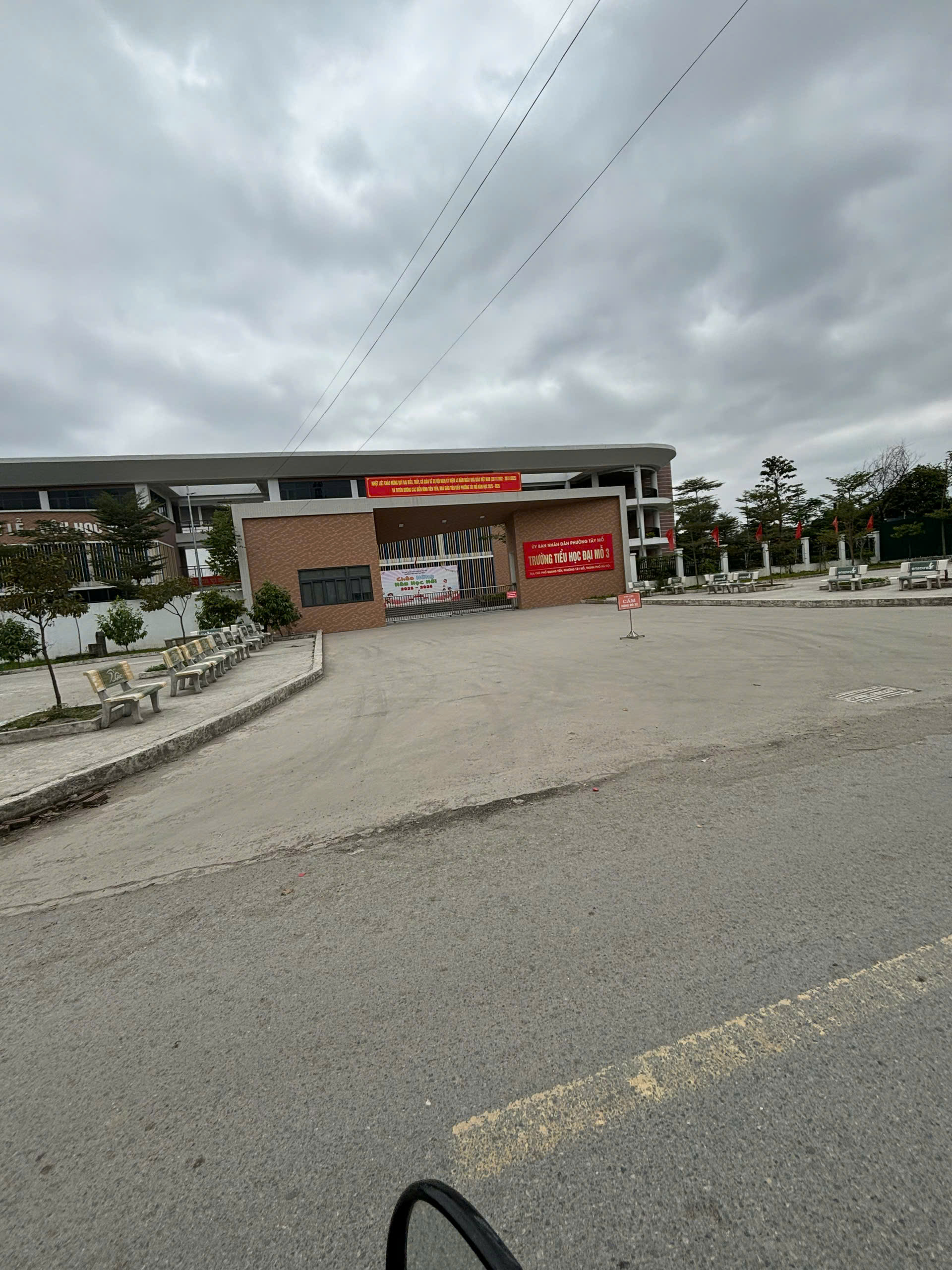 NHÀ ĐẤT QUANG TIẾN SÁT VÁCH VIN, TUYẾN METRO 300M