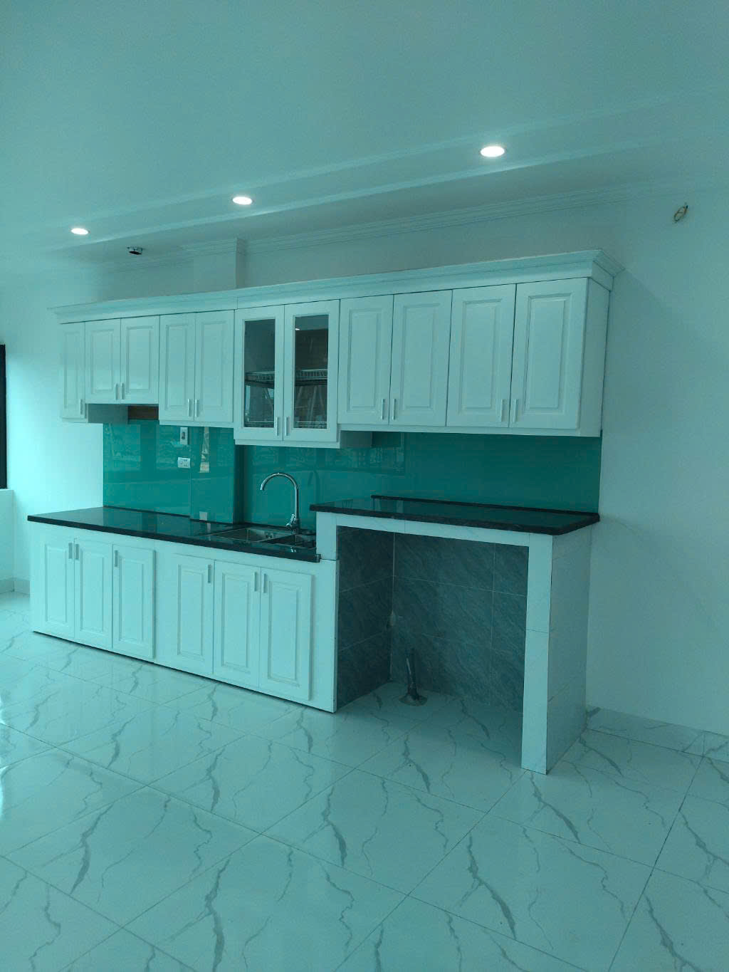 OTO ĐỖ CỬA - NHÀ MỚI XÂY - DỌN VÀO ĐÓN TẾT NGAY