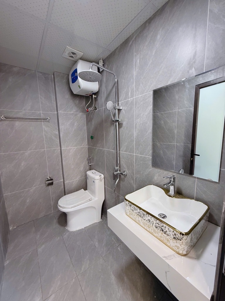 Nhà lô góc sổ riêng – phố việt hưng – 5 tầng mới tinh – chỉ hơn 7 tỷ