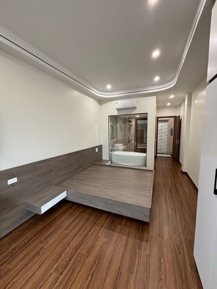 Nhà lõi Thượng Thanh - phường Việt Hưng mới kính coong đón tết chỉ 11.x tỷ (x bé xíu) 