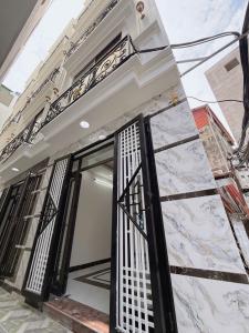 Nhà lô góc sổ riêng – phố việt hưng – 5 tầng mới tinh – chỉ hơn 7 tỷ