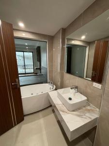 Nhà lõi Thượng Thanh - phường Việt Hưng mới kính coong đón tết chỉ 11.x tỷ (x bé xíu) 