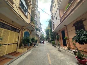 ĐỘC QUYỀN TÌM CHỦ CHO CĂN NHÀ PHỐ VIỆT HƯNG KHU PHÂN LÔ QUÂN ĐỘI 52M2 DÂN XÂY TIỆN ÍCH  ĐẦY ĐỦ, NGÕ THÔNG TỨ TUNG