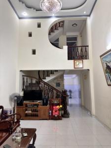 NHÀ QUẬN 7 – MẶT TIỀN 1 SẸC – GIẢM GIÁ LIÊN TỤC, BÁN GẤP