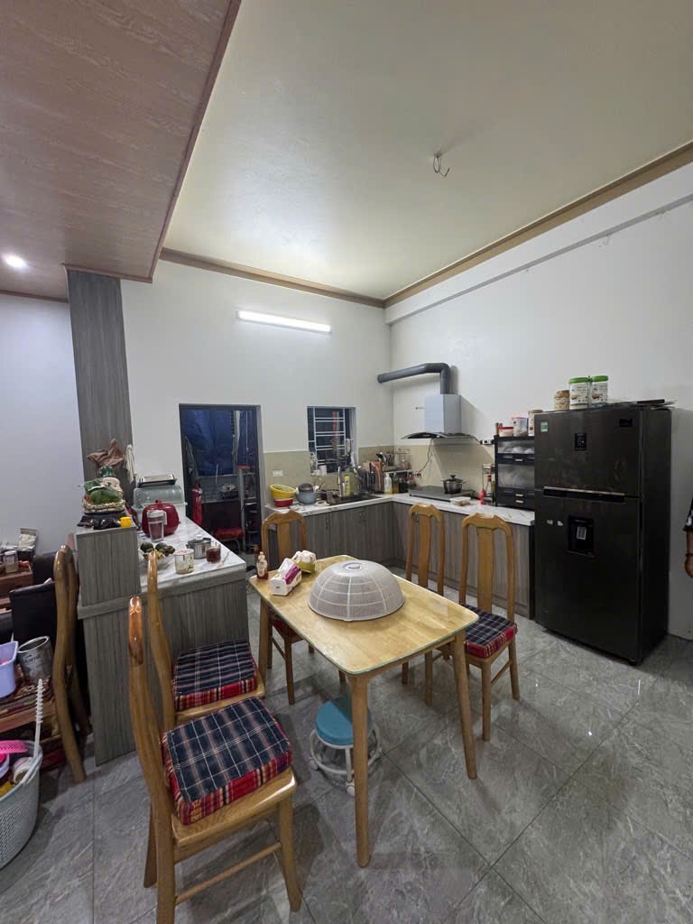 Nhà đẹp 3 tầng Tiên Dược, 112m sử dụng. ô tô vào nhà - gần QL 3 - 6 đồng chẵn.