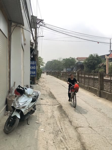 GẦN Ô TÔ- NHÀ CÓ 3 MẶT THOÁNG-CHỦ CẦN BÁN NHANH