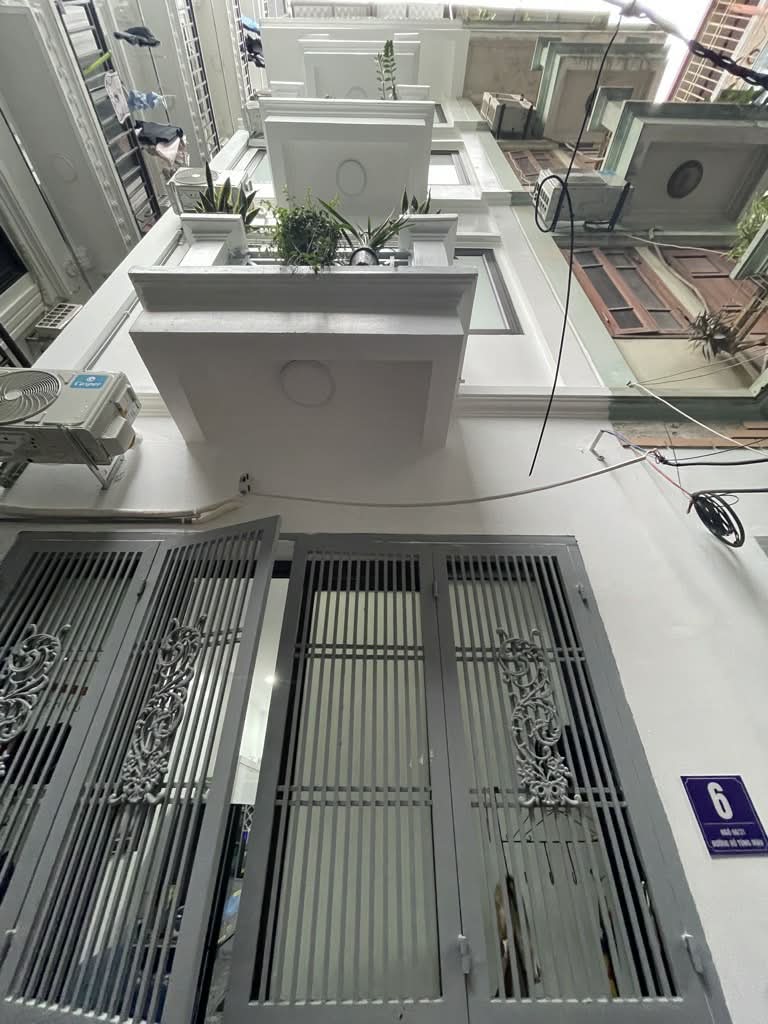 BÁN NHÀ Hồ Tùng Mậu - 30m2 - Lô góc, ô tô đi vào cách 10 mét, gần các trường ĐH lớn - 10 tỷ