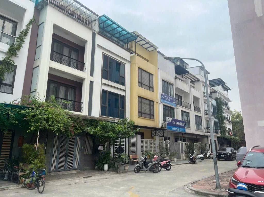 Bán Nhà Cách Mặt Phố Trần Khát Chân 40m