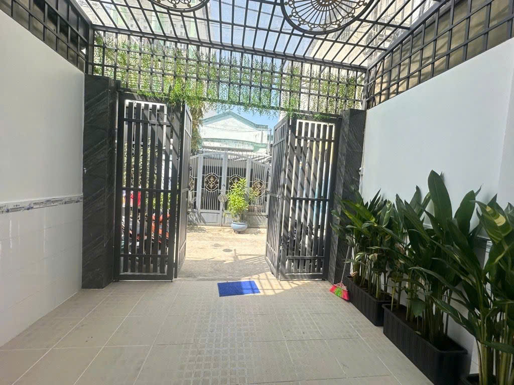 NHÀ ĐẸP Ở NGAY – HXH – TRUNG TÂM TÂN CHÁNH HIỆP