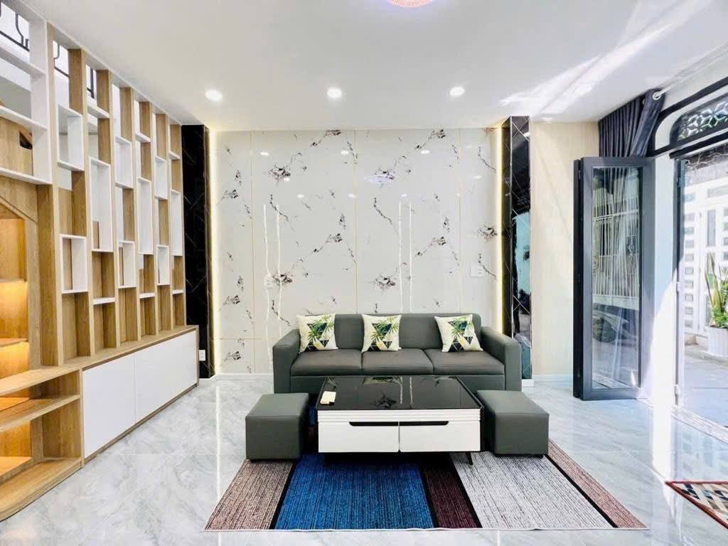 HẺM Ô TÔ – NHÀ 2 TẦNG BTCT – FULL NỘI THẤT – ĐẸP KENG