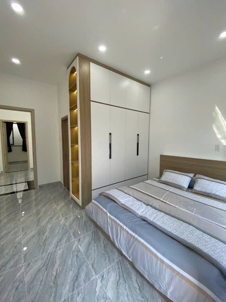 HẺM Ô TÔ – NHÀ 2 TẦNG BTCT – FULL NỘI THẤT – ĐẸP KENG