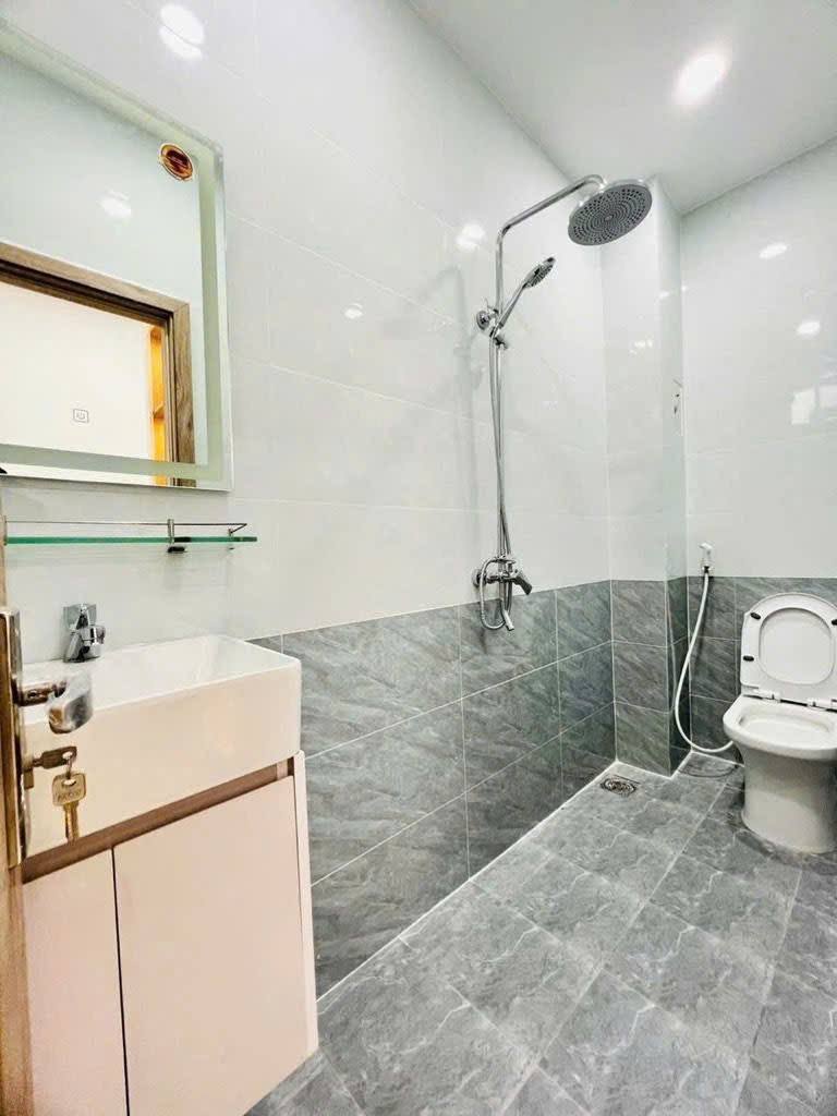 HẺM Ô TÔ – NHÀ 2 TẦNG BTCT – FULL NỘI THẤT – ĐẸP KENG