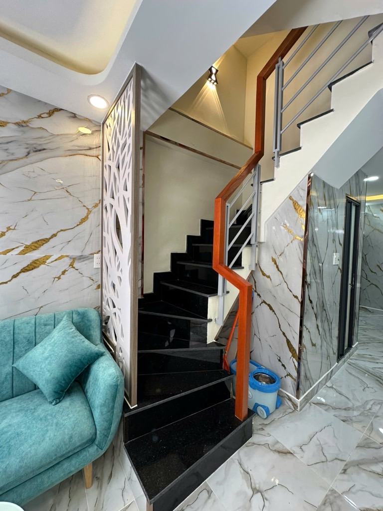 Nhà đẹp 4 tầng - hẻm xe hơi đỗ - quận 5 giáp quận 1