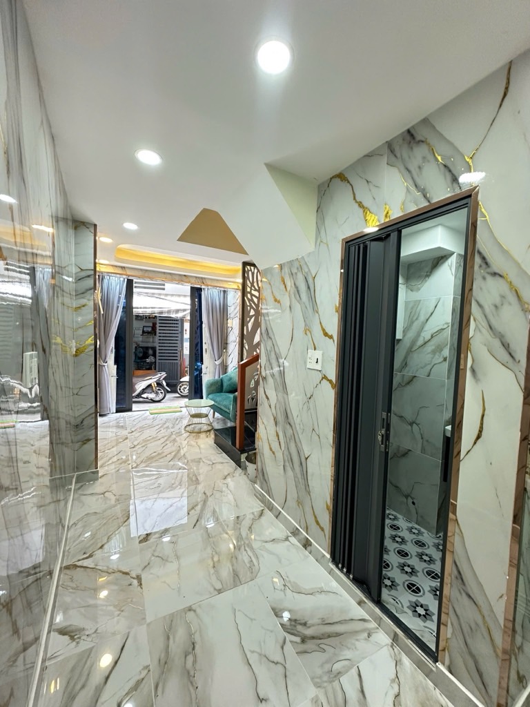 Nhà đẹp 4 tầng - hẻm xe hơi đỗ - quận 5 giáp quận 1