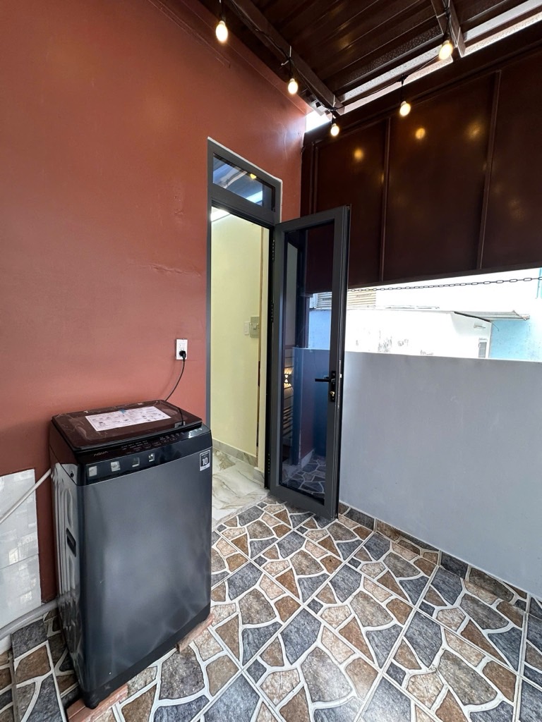 Nhà đẹp 4 tầng - hẻm xe hơi đỗ - quận 5 giáp quận 1