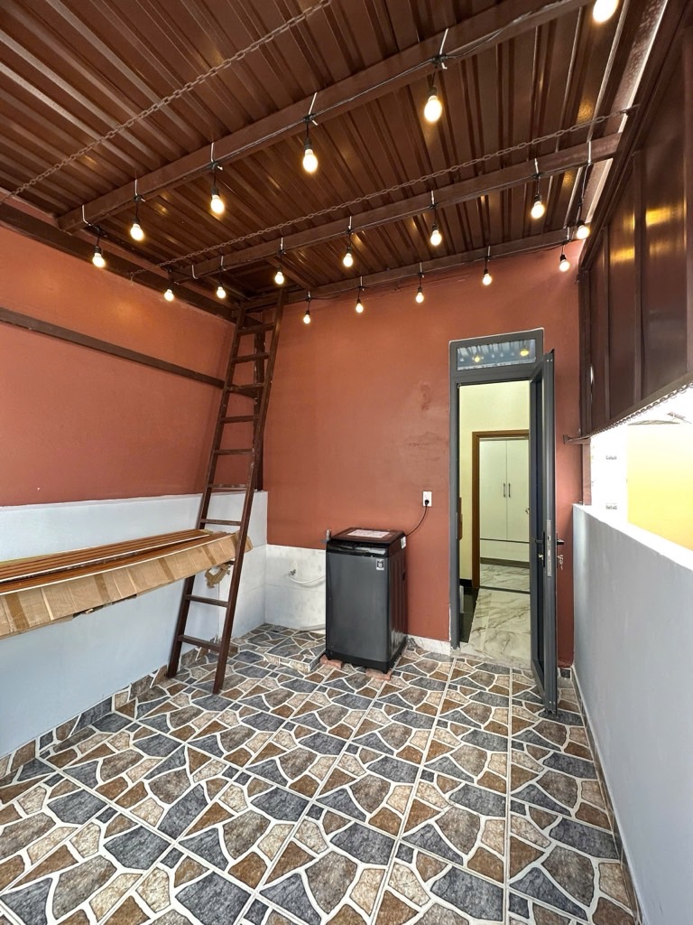 Nhà đẹp 4 tầng - hẻm xe hơi đỗ - quận 5 giáp quận 1