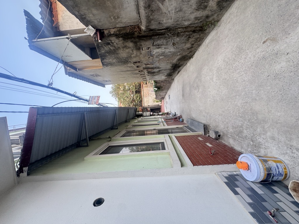 Nhà cách mặt phố Yên Viên 100m.Mặt tiền siêu rộng