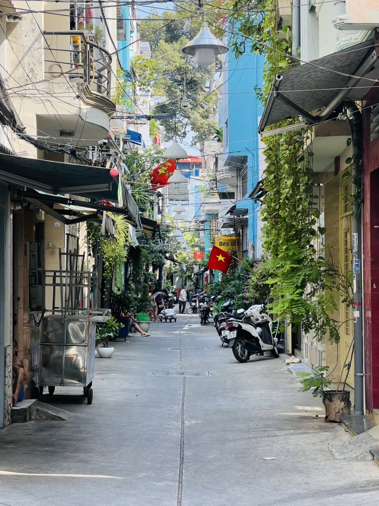 CHỈ VỚI 11.9 TỶ CÓ NGAY NHÀ 44m2 QUẬN 10 - HẺM XE HƠI LÊ HỒNG PHONG